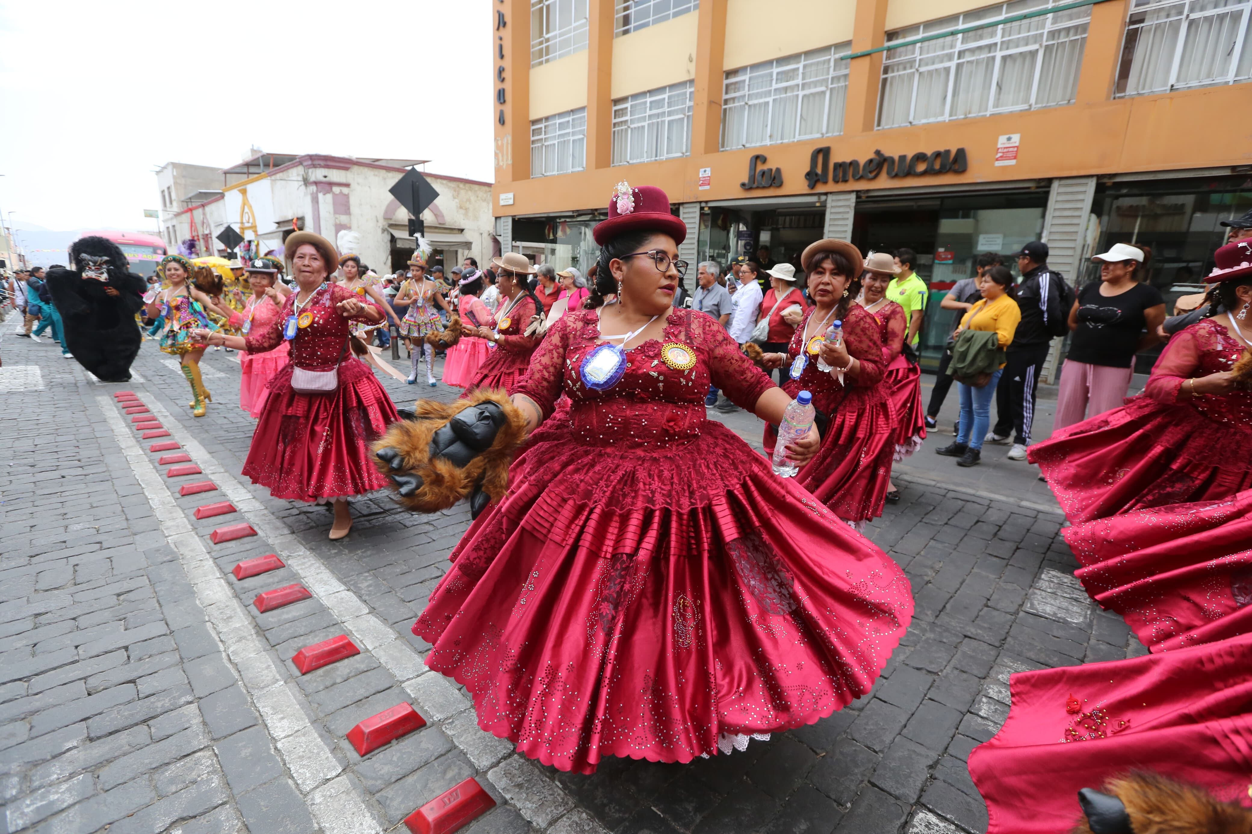 Color y alegría para celebrar a la virgen. (Foto: Leonardo Cuito)
