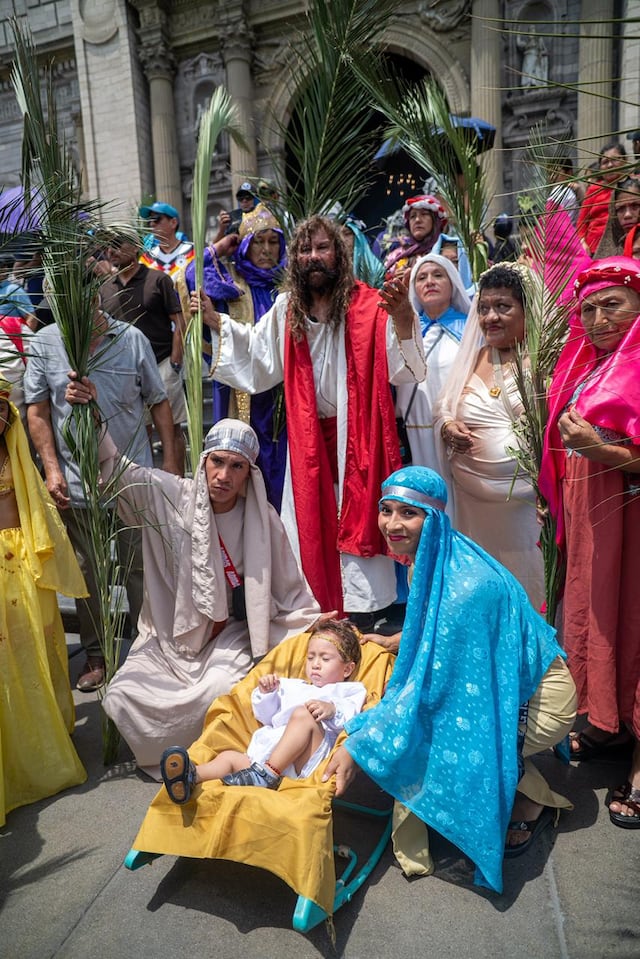 Domingo de Ramos: fieles y el Cristo Cholo recorren la Catedral y Plaza de Armas de Lima. (Fotos: Paloma del Solar/GEC)
