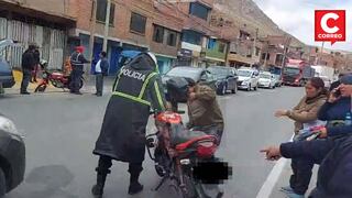 Sereno de La Oroya choca su moto lineal contra auto y termina en el hospital