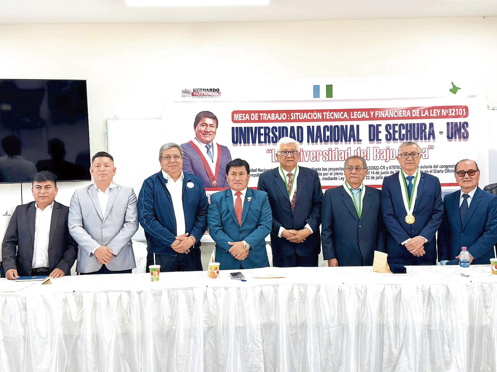 Docente señala que no deben dejarse manipular por ex autoridades de la Universidad Nacional de Piura, pues retrasaría los intereses de crecimiento profesional