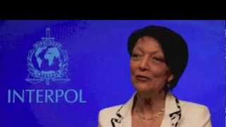 Eligen por primera vez a una mujer como presidenta de Interpol