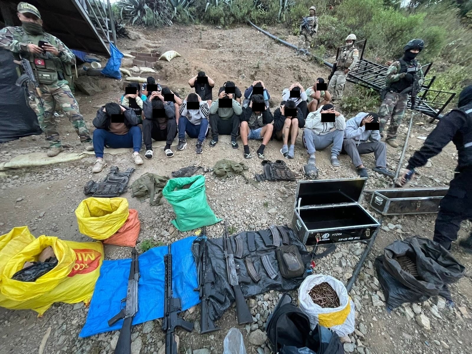 Durante operativo que se ejecutó en el sector La Porfía. (Fotos: Comando Conjunto de las Fuerzas Armadas del Perú)
