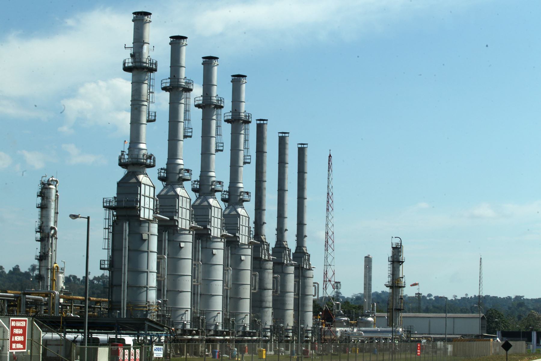 La renuncia forzada del presidente de Perupetro buscaría favorecer a Petroperú.