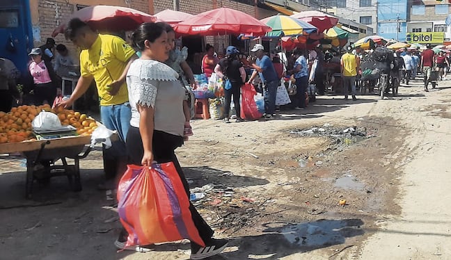 Colapsos en la red de alcantarillado en la calle Brasil generan malestar en vecinos.
