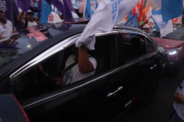 Simpatizantes de partidos llegan a exteriores del Centro de Convenciones por debate presidencial (Foto: Julio Reaño/GEC)