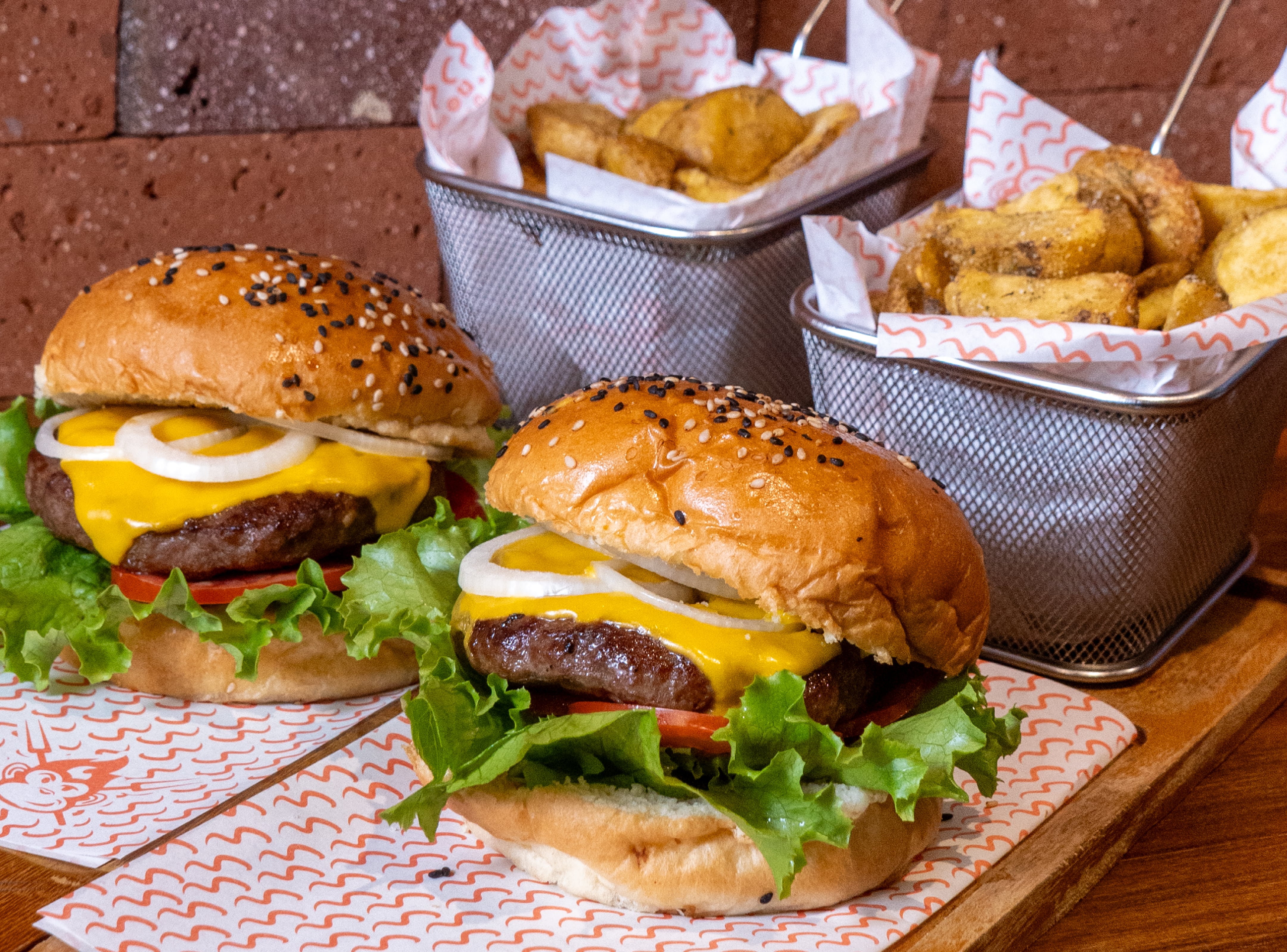 La marca peruana de ahumados inicia una nueva etapa con un espacio propio que eleva la experiencia del fuego y el humo, sin perder su esencia artesanal.