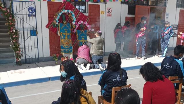 Tacna: Investigan realización de festividad de cruz dentro de colegio (VIDEO)