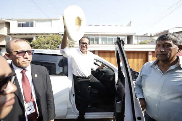 Candidato presidencial Roberto Sánchez votó en San Borja (Fotos: Jesús Saucedo / @photo.gec)