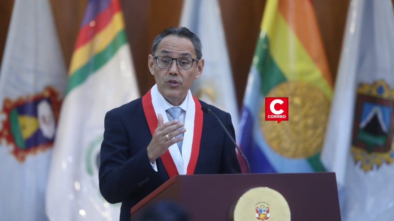 Helder Domínguez juramenta como nuevo presidente del Tribunal Constitucional tras renuncia de Luz Pacheco. Composición: Diario Correo.