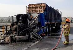 Dos tráileres se incendian y uno cae del puente Pativilca: choferes salvan de milagro