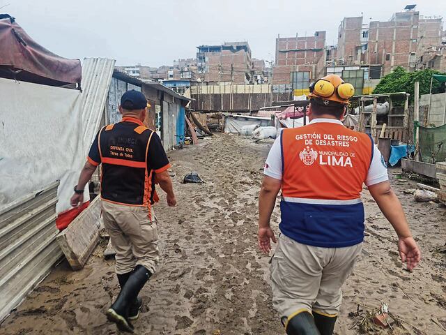 Defensa Civil se desplegó para evaluar daños.