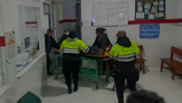 Agentes auxiliaron a la víctima, pero llegó sin vida al centro de salud de Arequipa. (Foto: Difusión)