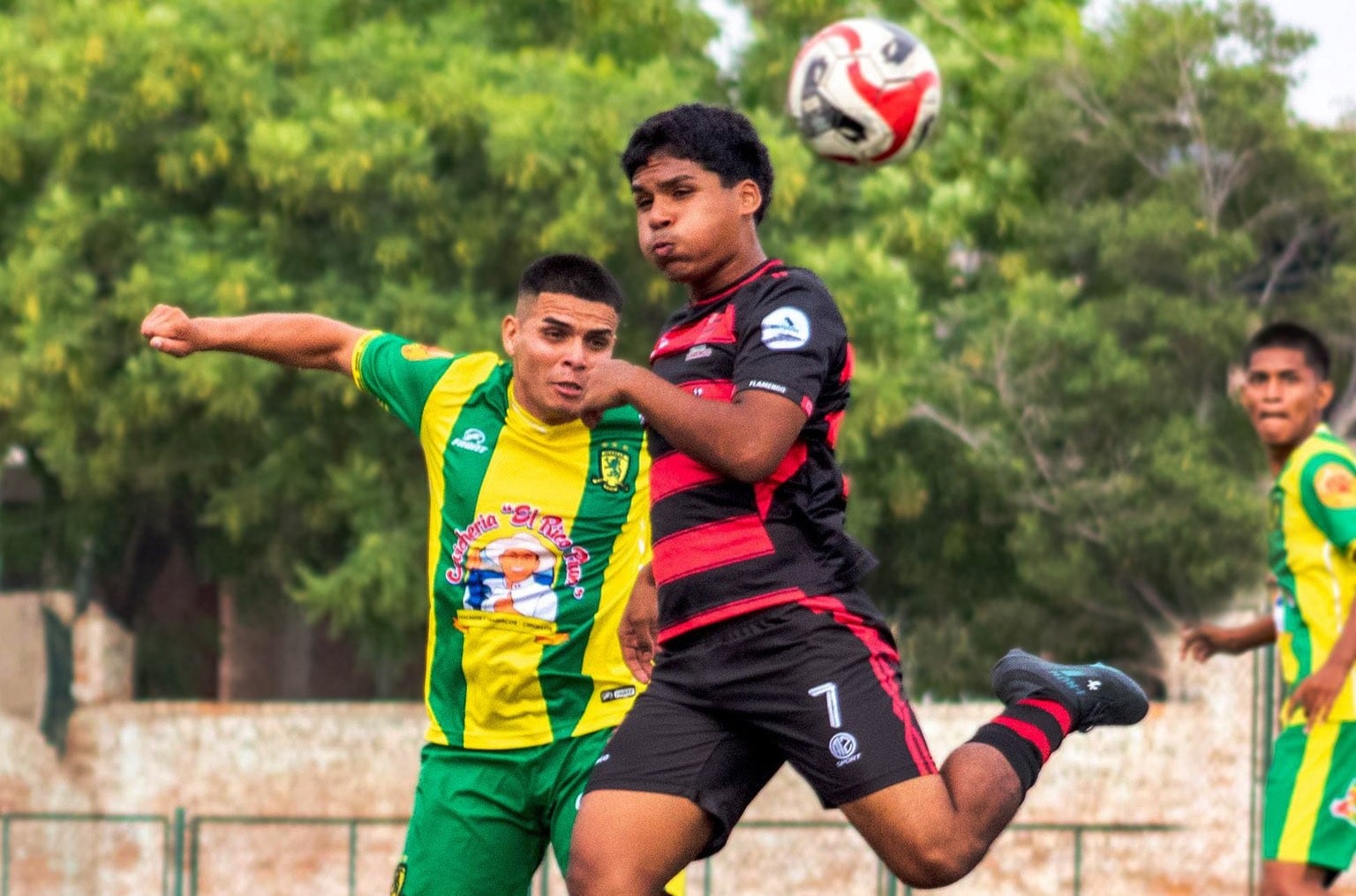 Amazonas y Provenir Huáscar se pelean por el título del fútbol castellano.