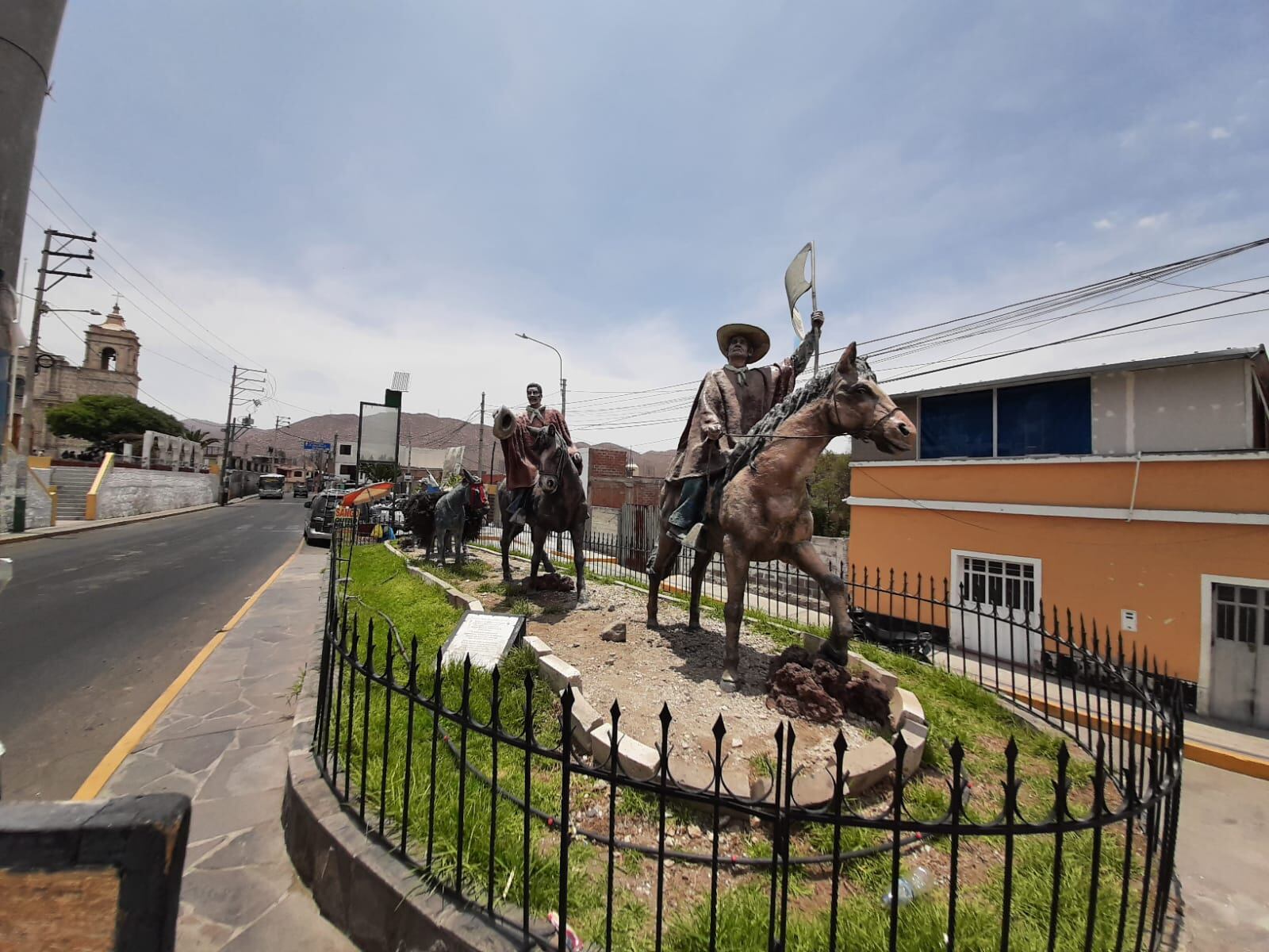 Cerca a la plaza existen figuras que representan a la población de antaño. (Foto: GEC)