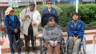 Puno: Acusan a municipio de contratar a personas con discapacidad para controlar baños públicos
