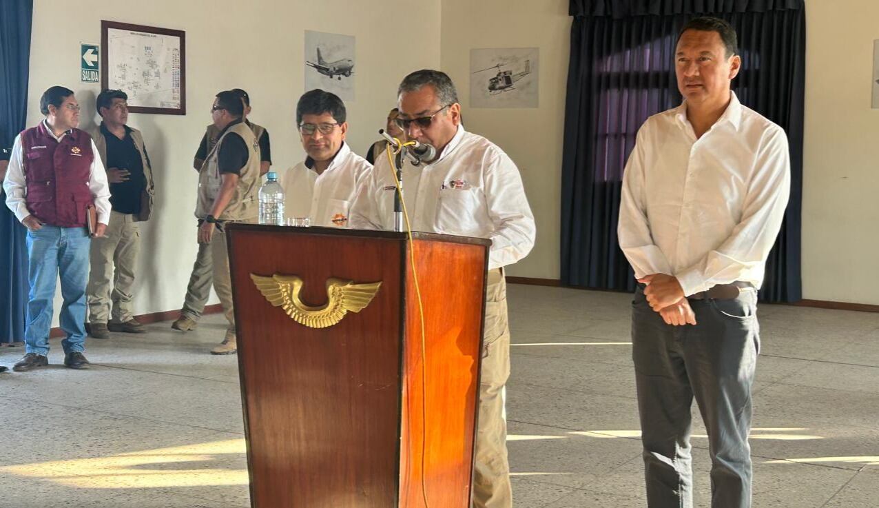 Conferencia de prensa en el aeropuerto de Arequipa. (Foto: GEC)