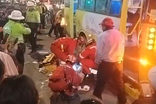 Bus de Cayma atropella a heladero en la plataforma Andrés Avelino Cáceres
