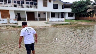 Piura: Los fuertes oleajes inundan varias calles del balneario de Colán
