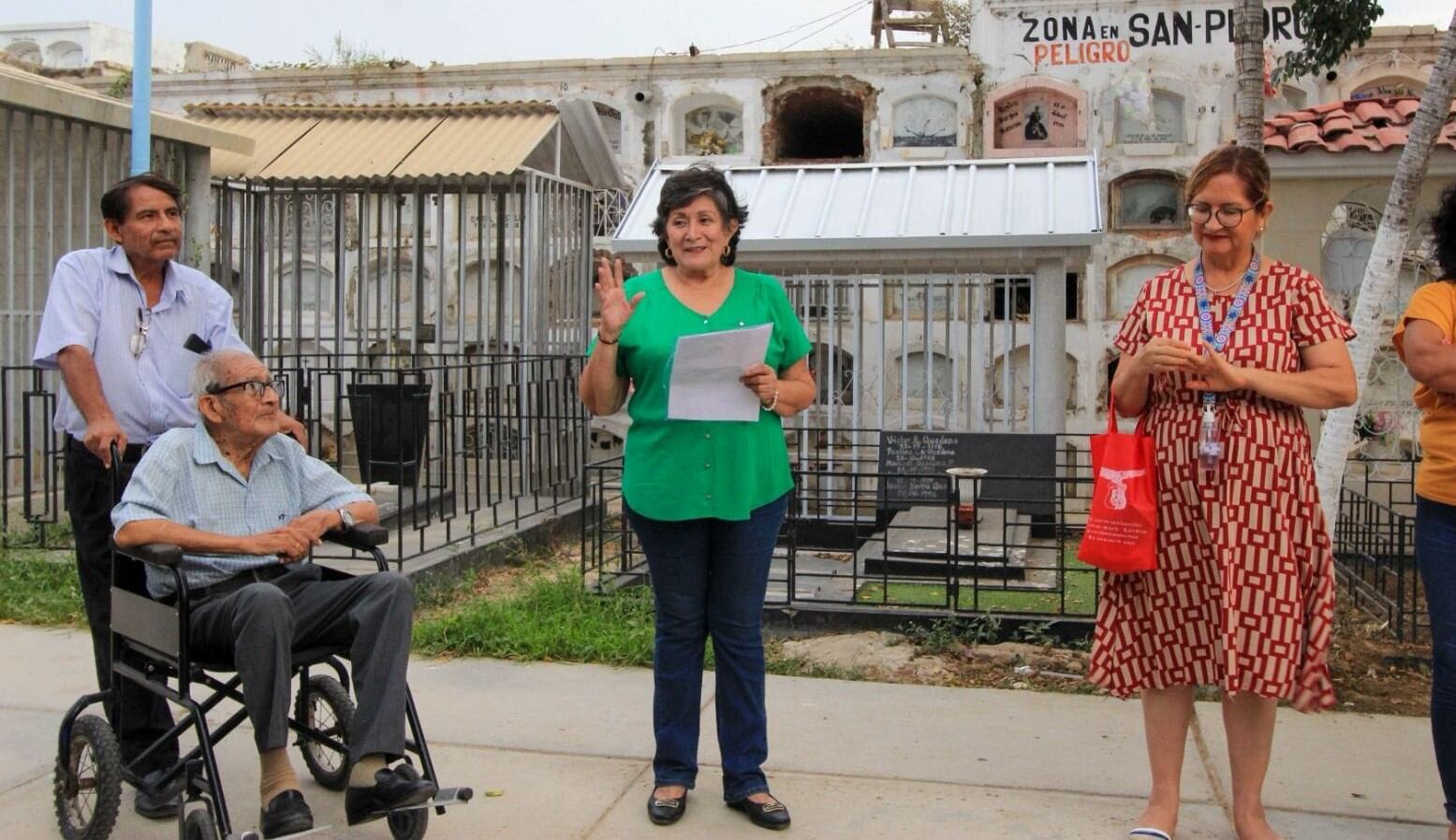 Homenaje fue realizado por autoridades de la comuna de Sullana y destacados vecinos