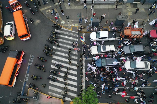 Marcha convocada por Juntos por el Perú se desarrolla bajo estricto resguardo policial