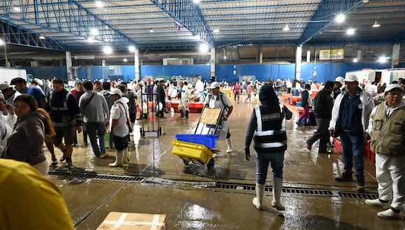 Comerciantes respetan las regulaciones para la venta de productos hidrobiológicos en reciente operativo conjunto en el terminal pesquero de Piura.