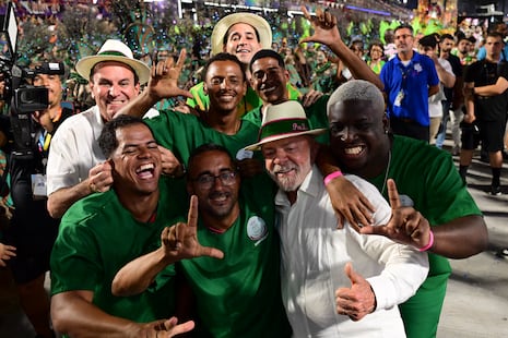 Carnaval de Río rinde homenaje a Lula y desata polémica por presunta propaganda electoral