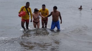 La Libertad: Rescatan a bañista que se ahogaba en playa de Huanchaco