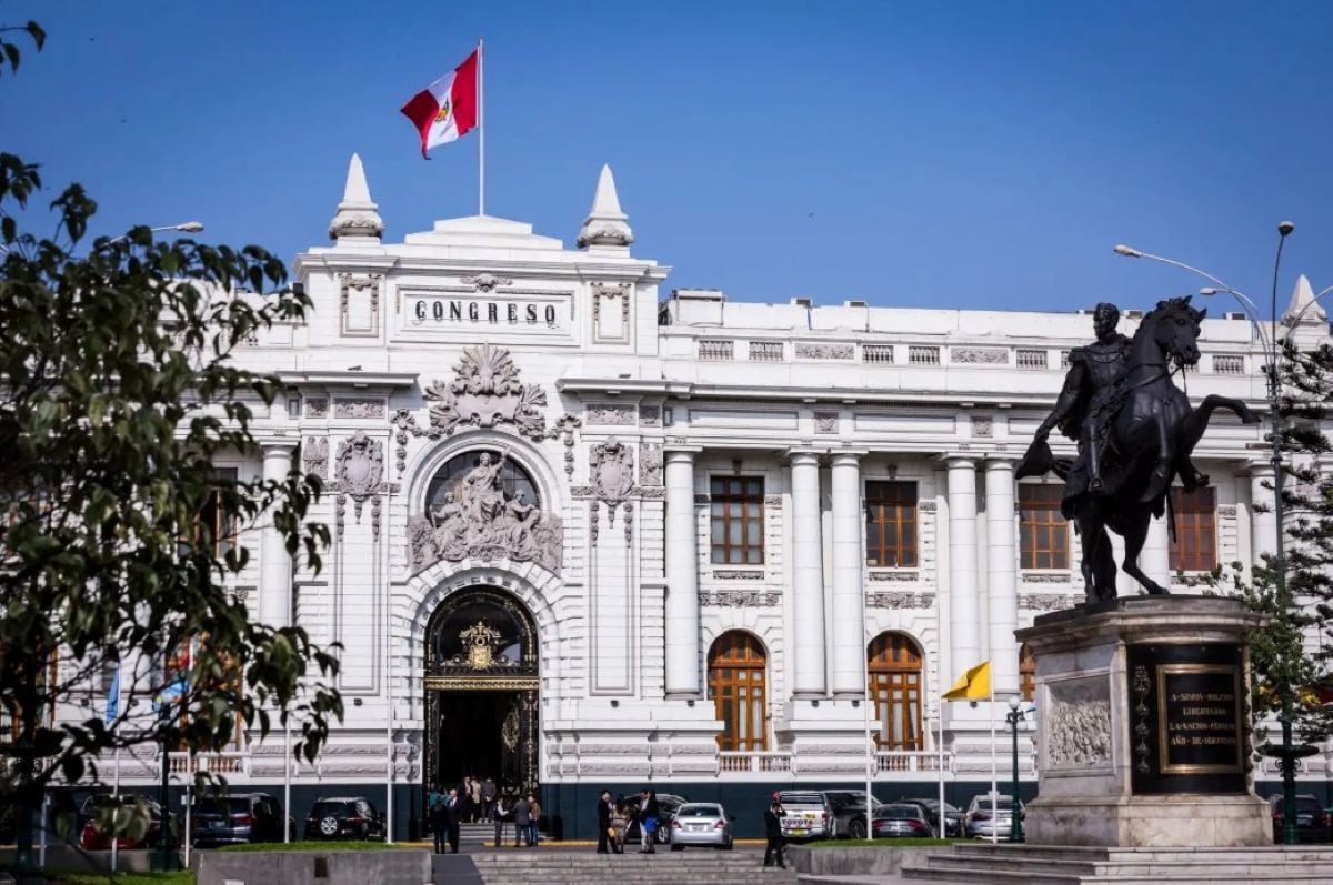 Comisión de Constitución dio luz verde a iniciativa que busca reunir en una sola plataforma los criterios emitidos por entidades jurisdiccionales y administrativas del país. Foto: Andina.