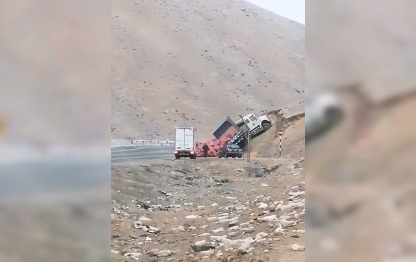 Accidente de tránsito en la carretera Panamericana Sur, en Camaná. Foto: Captura de video.