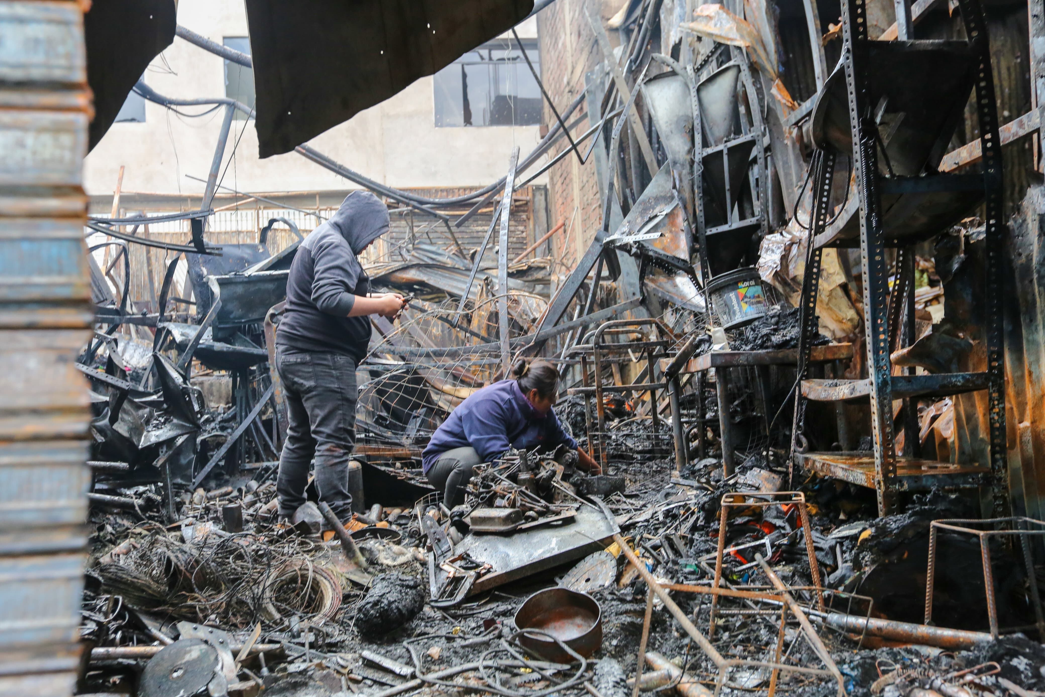 Incendio en la asociación Los Cuatro Suyos. Foto: Leonardo Cuito.
