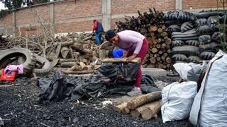 La Libertad: Donan más de 2 toneladas de carbón y 700 kilos de leña a clubes de madre de Laredo