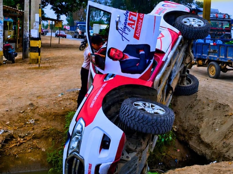 Afortunadamente tras el aparatoso accidente ninguna persona resultó herida. Foto: Radio Ke Buena TV y Redes.
