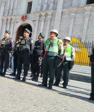 Más de mil policías para fiestas de Navidad y Año Nuevo en Arequipa. (Foto: Álvaro Figueroa/@photo.gec)