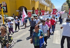 Ica: miles de maestros activos y jubilados marcharon para exigir pensiones dignas y pago de beneficios