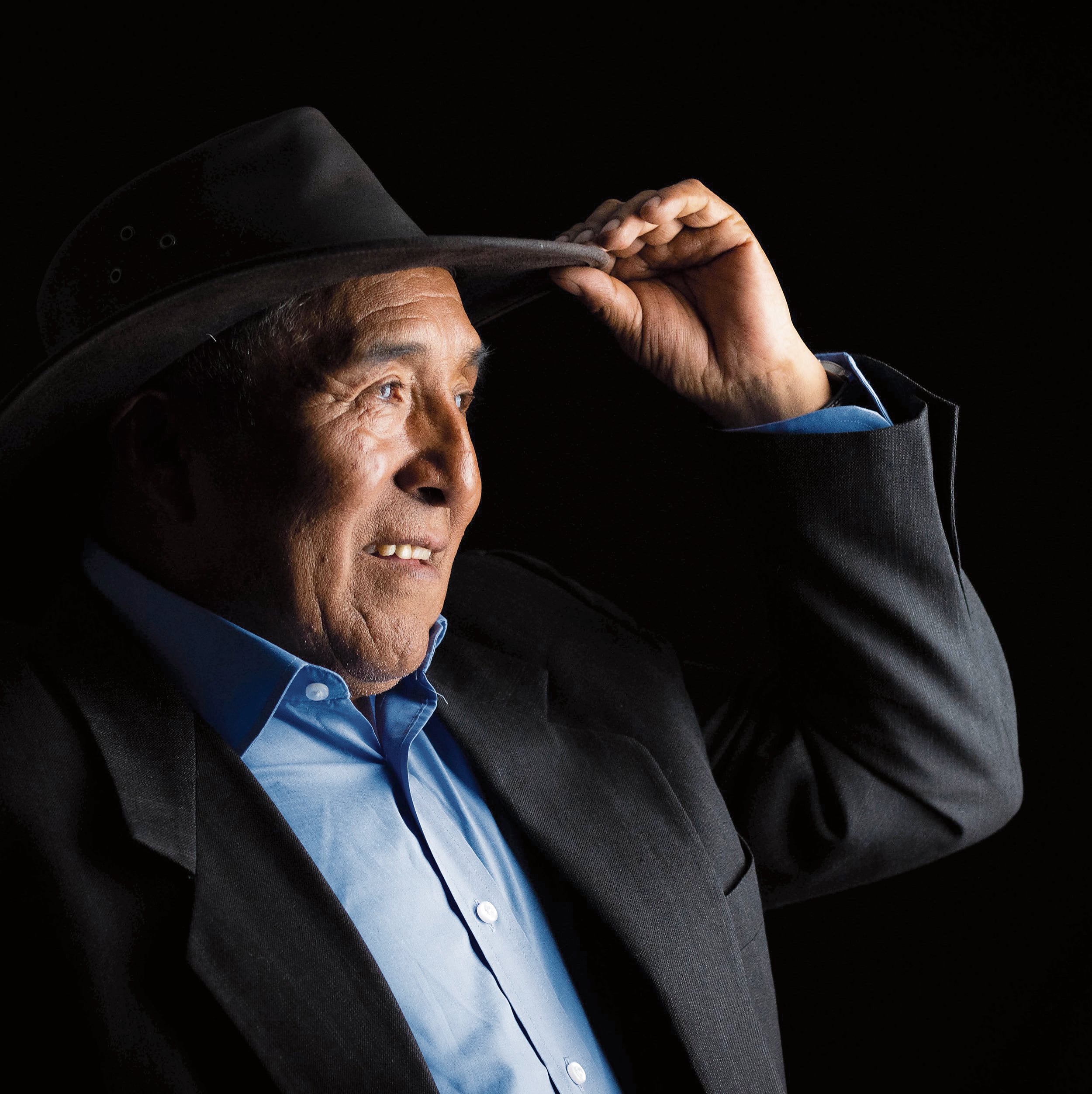 Ernesto Apomayta-Chambi, graduado de la Escuela Regional de Bellas Artes “Carlos Baca Flor” de Arequipa. Foto: Cortesía.