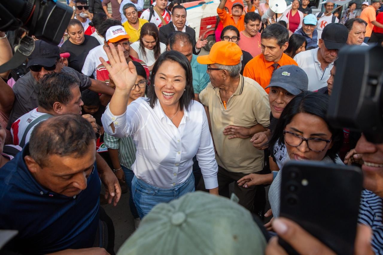 La lideresa de Fuerza Popular realizó un recorrido en la zona de Huáscar, donde defendió su candidatura y presentó propuestas vinculadas a transporte y servicios básicos. (Foto: Fernando Sangama / @photo.gec