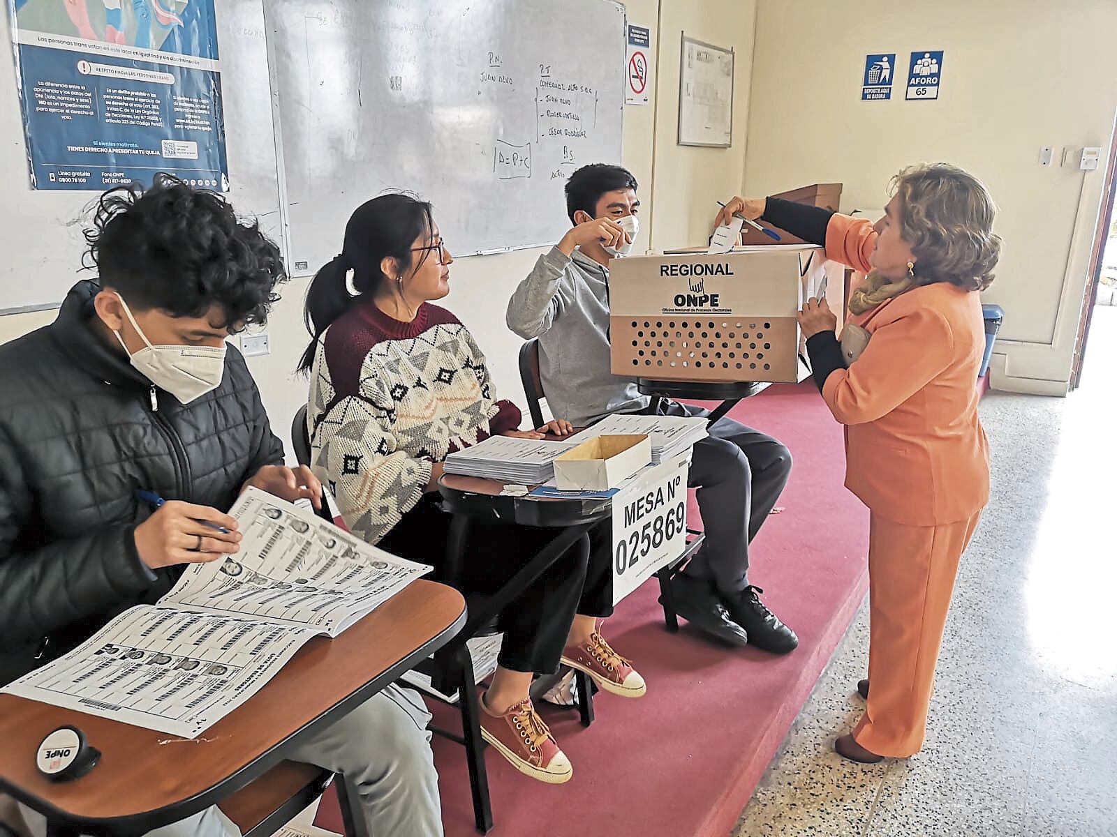 Jurado Nacional de Elecciones estableció que las agrupaciones en La Libertad se disputarán ese número de curules para el Senado y la Cámara de Diputados. Región es la segunda fuerza electoral del país con 1 millón 565 mil 56 votantes. Alcaldes, consejeros regionales, congresistas y funcionarios buscarán postular el 2026.
