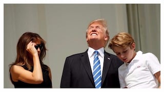 ​Trump observó el eclipse solar sin protección y le llovieron las críticas en redes (VIDEO)