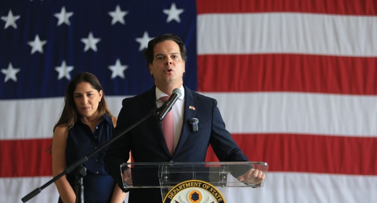 El diplomático señaló que la adquisición de aeronaves militares refleja la confianza comercial entre ambos países y permitirá atraer inversiones estadounidenses.