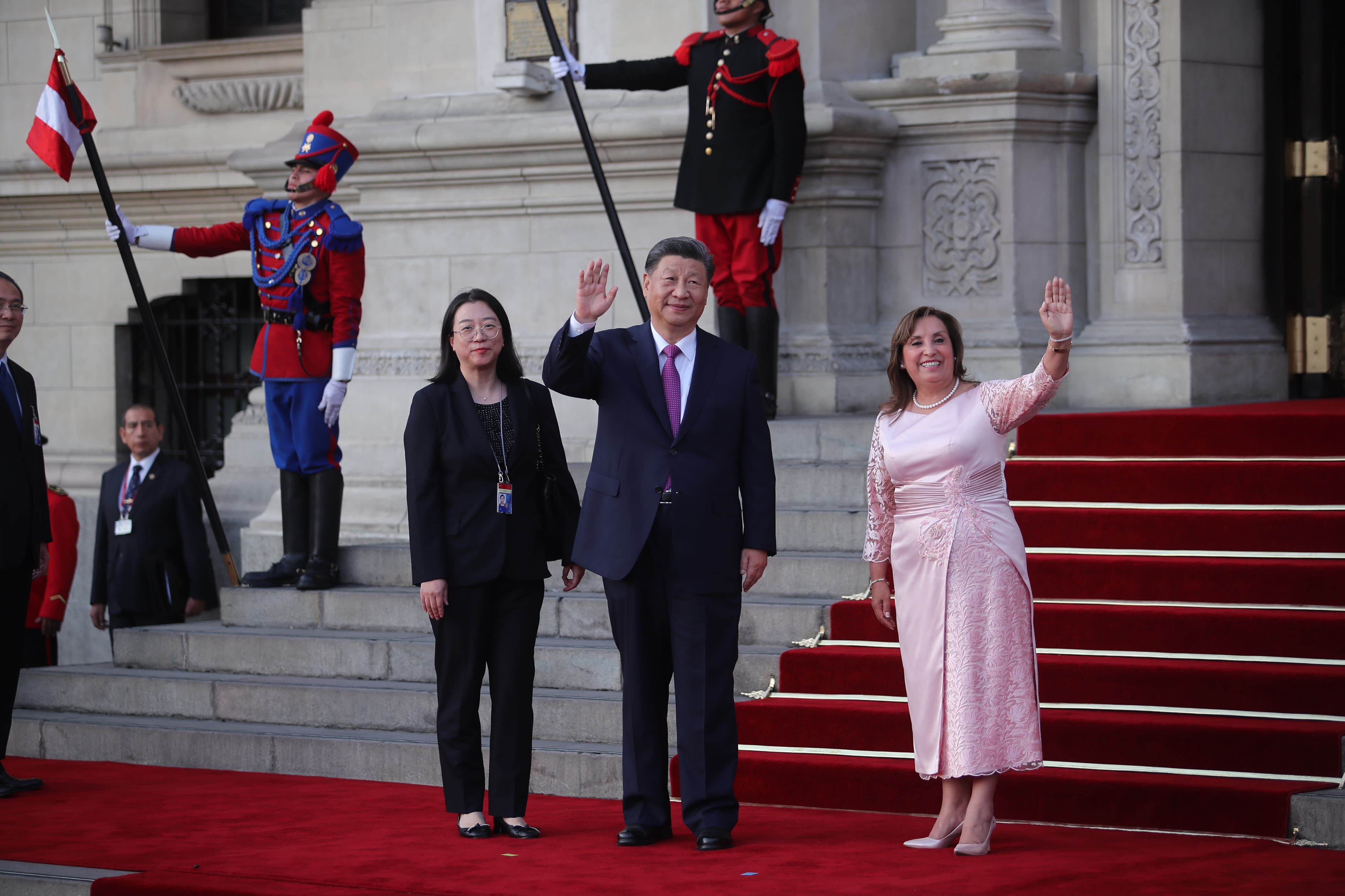 La presidenta Dina Boluarte recibió al mandatario chino Xi Jinping en Palacio de Gobierno. Foto: Antonio Melgarejo/GEC