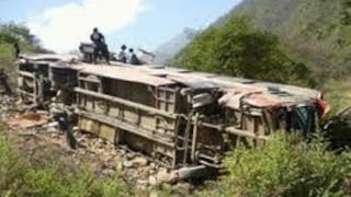 Siete muertos al caer un autobús desde un viaducto en Río de Janeiro