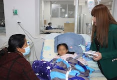Unos 60 niños inician clases escolares desde la cama del hospital El Carmen en Huancayo