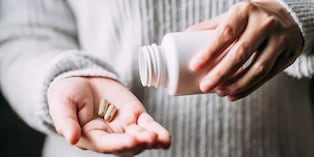 Los corticoides son medicamentos útiles para tratar diversas enfermedades, pero su uso prolongado o en dosis inadecuadas puede generar complicaciones. Suspenderlos de forma brusca también puede ser riesgoso.
