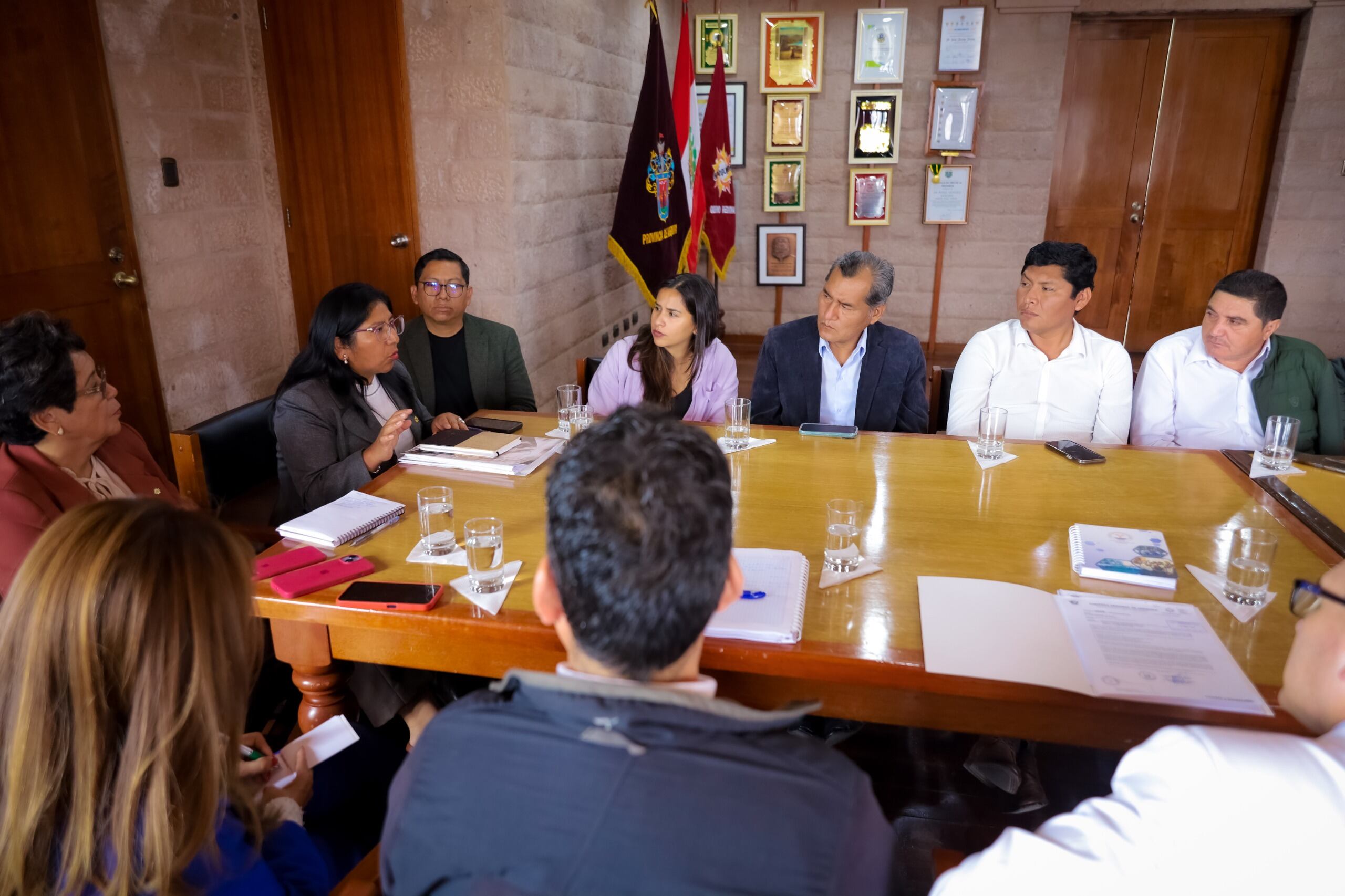 Autoridades de la región en reunión. Foto: difusión.