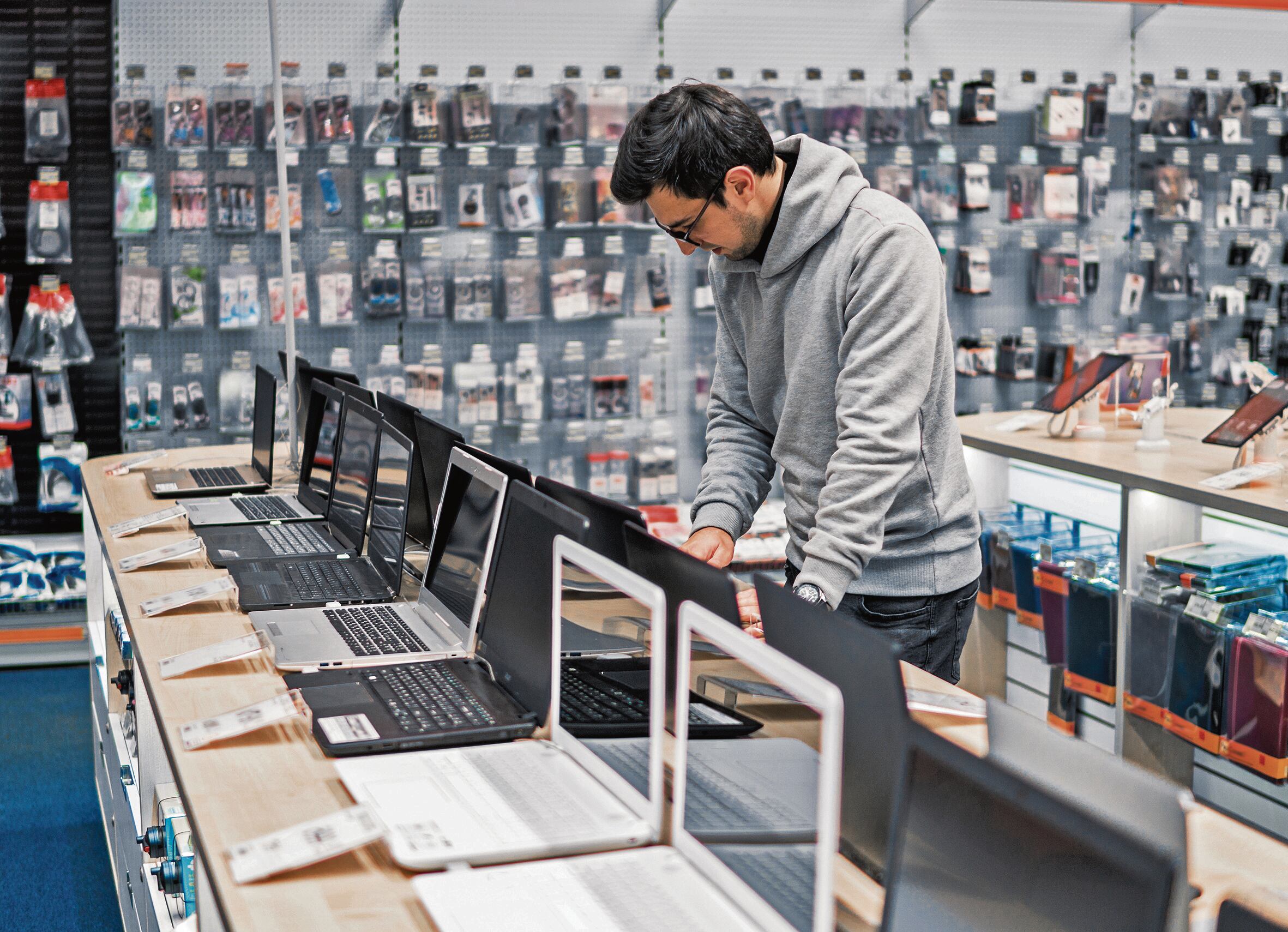 Las diferentes características de cada aparato electrónico son determinantes para escoger cuál es el equipo más conveniente para uno.