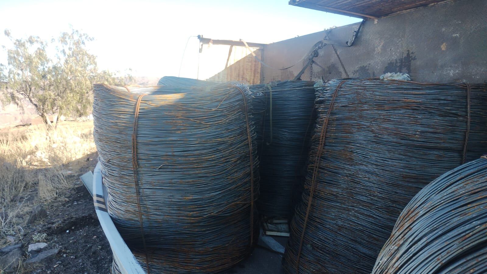 Vehículo siniestrado transportaba rollos de alambrón del Perú a Bolivia