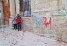 Huancayo: Carnavaleros manchan con pintura paredes de la Catedral