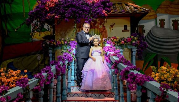 Ivanna Carlos Bocanegra fue coronada por Jorge De La Rosa, presidente del Club de Leones de Trujillo, en una colorida ceremonia con la adaptación teatral de la película “Encanto”.