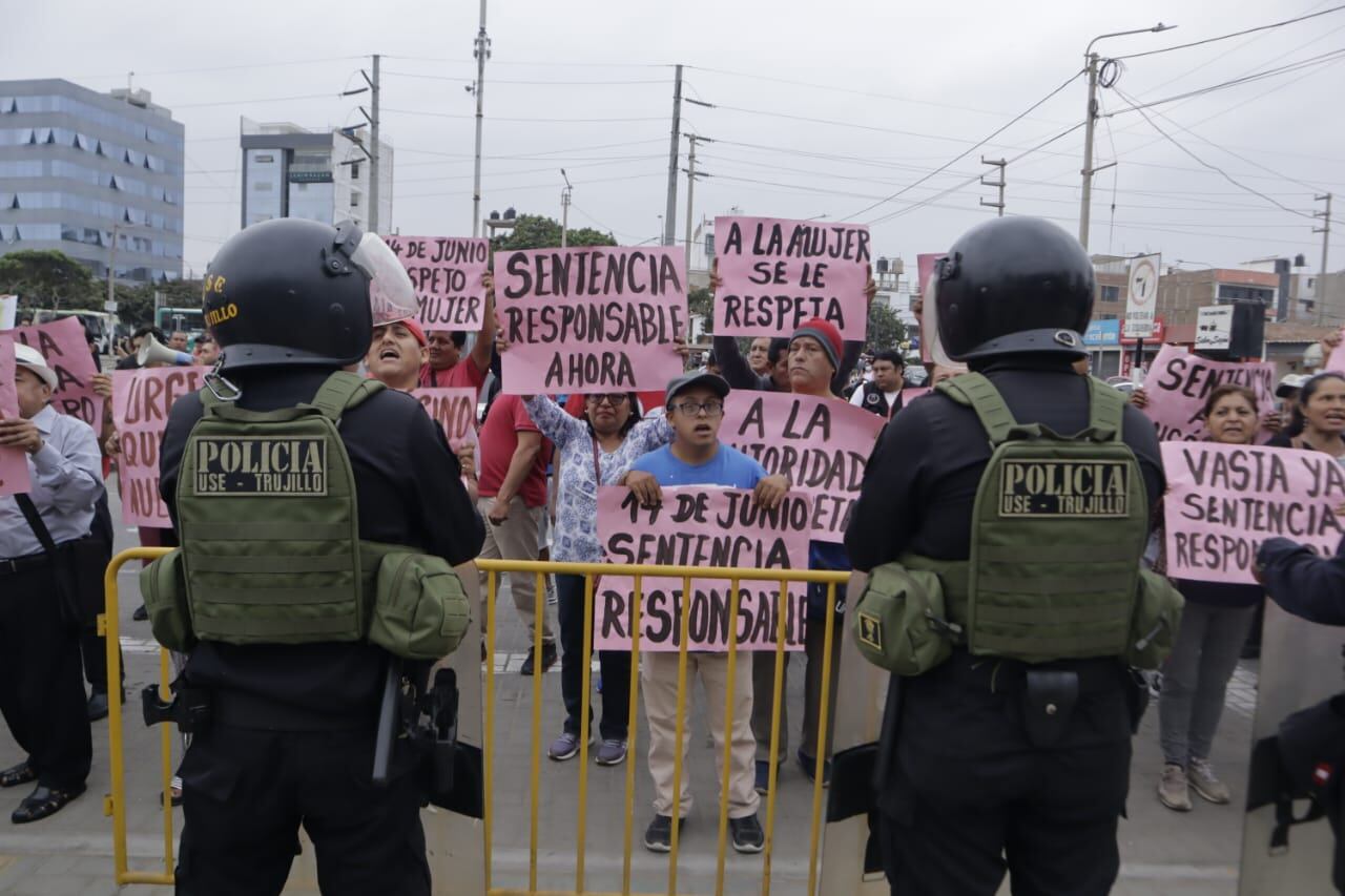 Agentes de la Unidad de Servicios Especiales de la Policía resguardaron la zona. (Foto: Vanessa Hordyj)