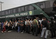 Policía Nacional traslada gratis a pasajeros en medio del paro de transportistas en Lima